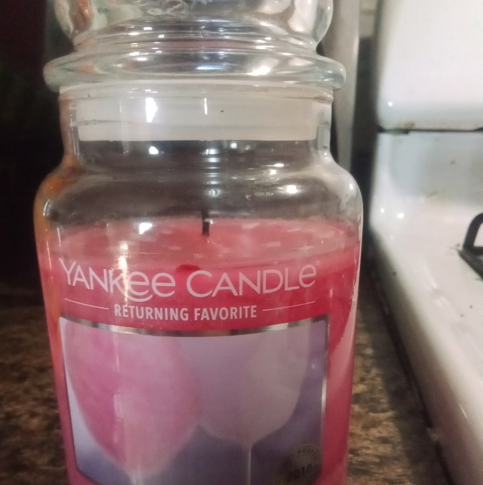 Used Yankee candle Cotton Candy